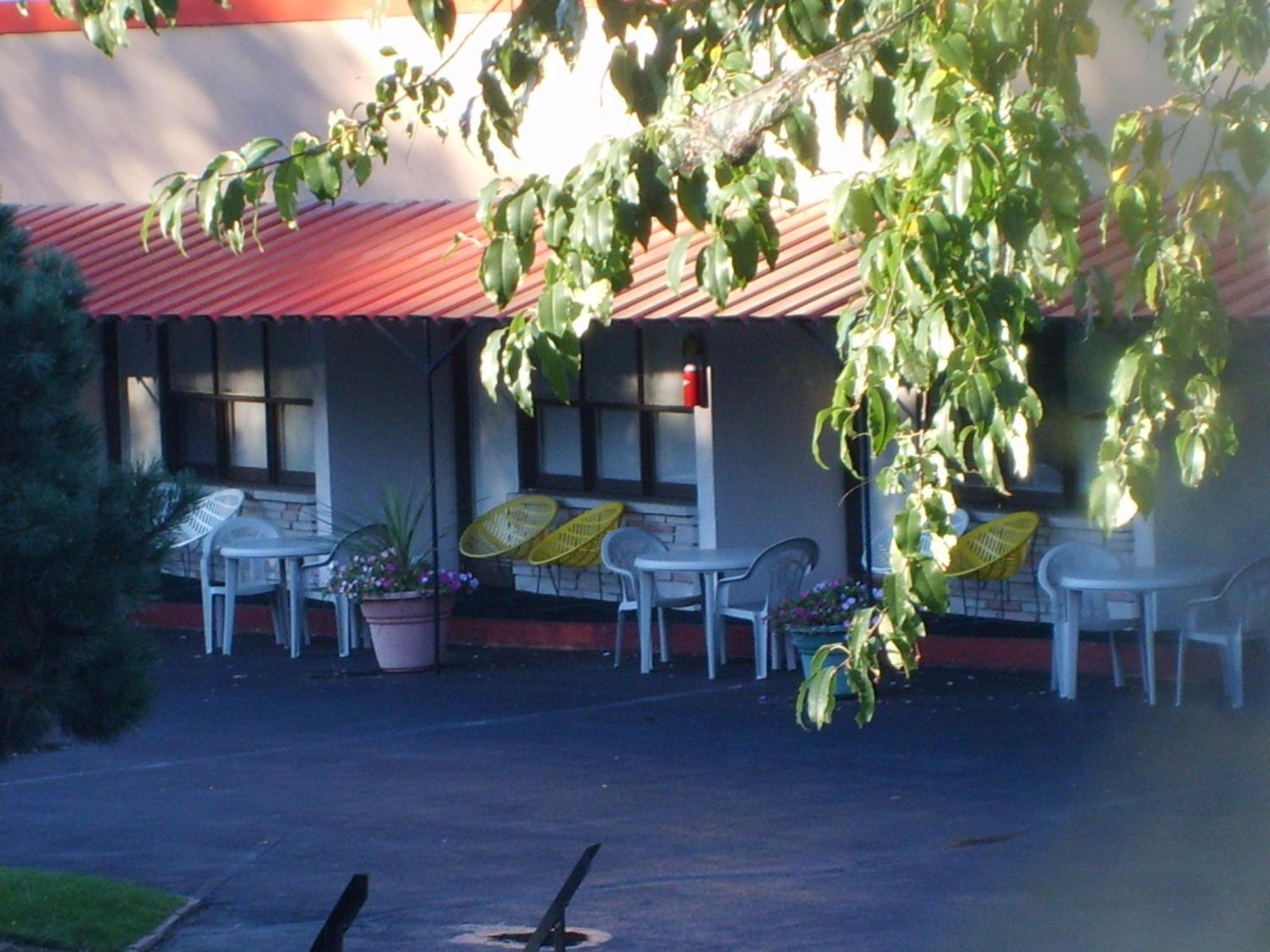 Capricorn Motel Royale 1000 Islands Lansdowne Exterior photo